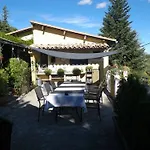 Mas Du Cadranier בית הארחה 3*