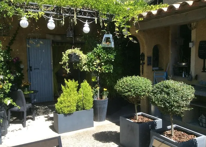 马斯杜卡卓尼尔酒店