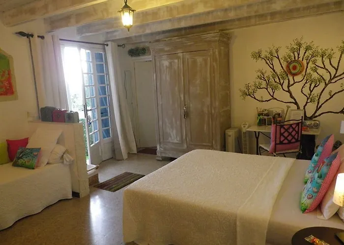 Πανσιόν Mas Du Cadranier 3*